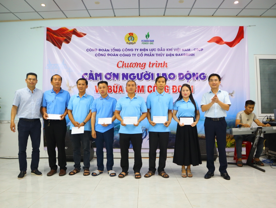 Diễn đàn “Đảng với công nhân - Công nhân với Đảng”; “Cảm ơn người lao động và Bữa cơm công đoàn” Tăng cường Đối thoại, củng cố niềm tin 