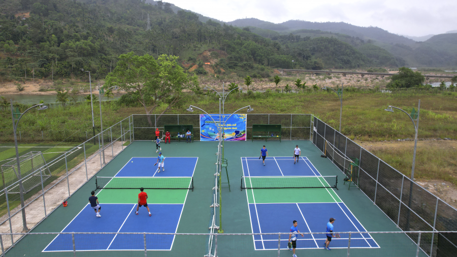 “Xuân Gắn kết - Tết Nghĩa tình” đầy ấm áp tại Thuỷ điện Đakđrinh