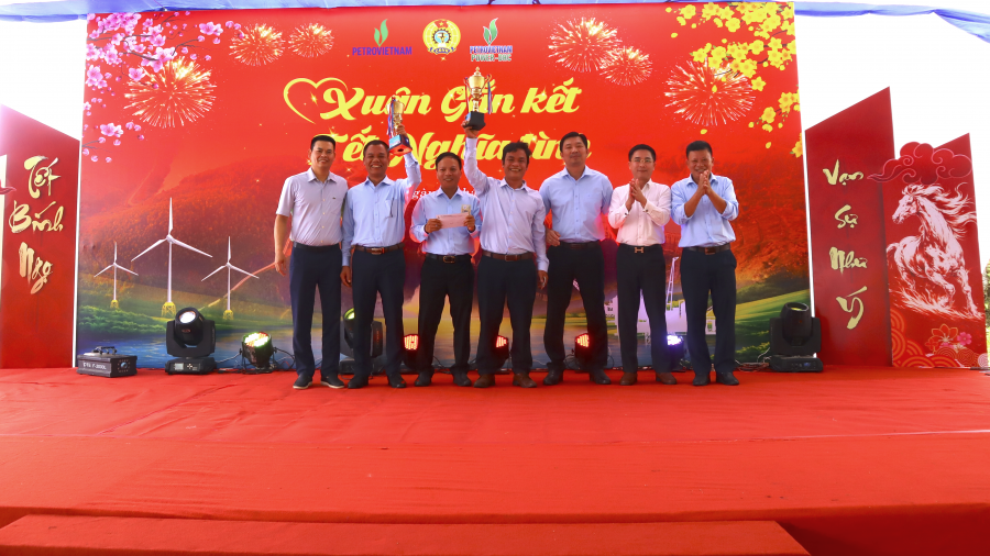 “Xuân Gắn kết - Tết Nghĩa tình” đầy ấm áp tại Thuỷ điện Đakđrinh