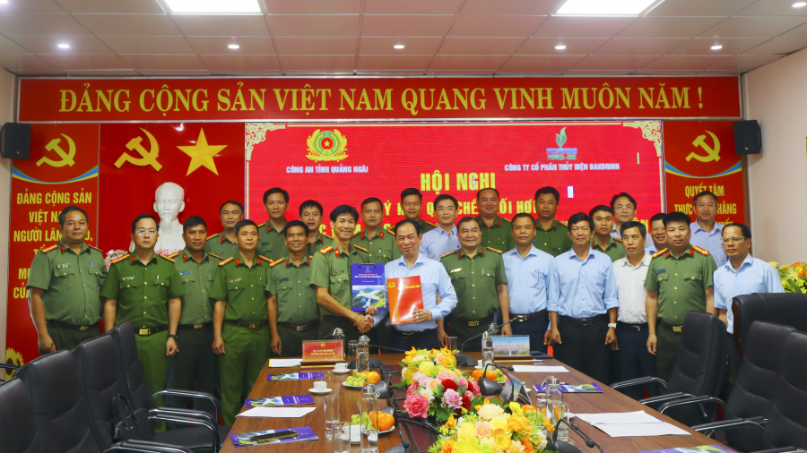 Hội nghị ký kết Quy chế phối hợp công tác bảo đảm an ninh, an toàn các công trình điện do Công ty cổ phần thủy điện Đakđrinh quản lý, vận hành trên địa bàn tỉnh Quảng Ngãi
