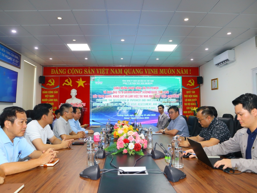 PV Power và nhà đầu tư B.Grimm power (Việt Nam) khảo sát đầu tư điện mặt trời nổi tại lòng hồ Thủy điện Đakđrinh