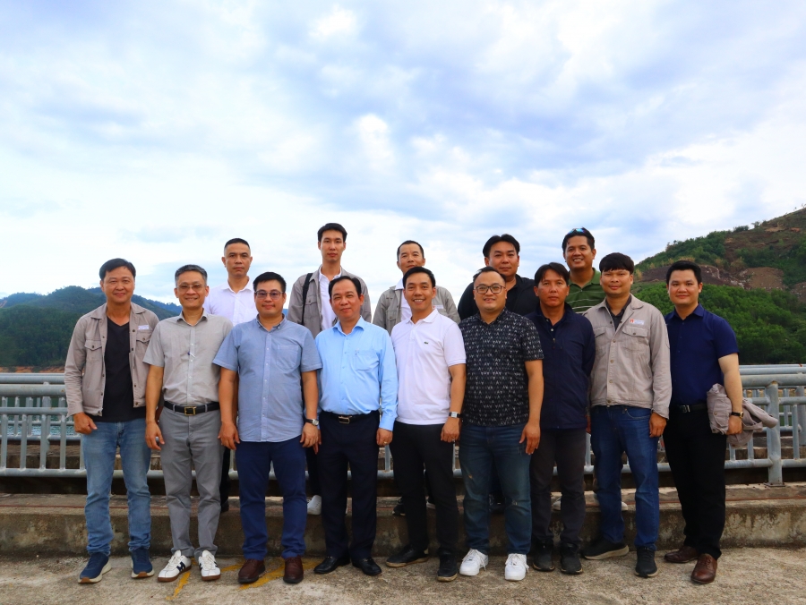 PV Power và nhà đầu tư B.Grimm power (Việt Nam) khảo sát đầu tư điện mặt trời nổi tại lòng hồ Thủy điện Đakđrinh
