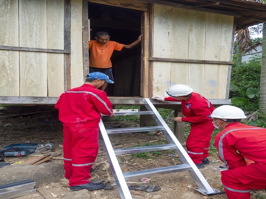 Đoàn Thanh niên DHC sửa chữa nhà ở cho thiếu nhi
